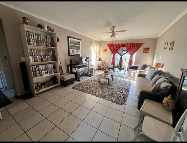 2 BEDROOM TOWNHOUSE FOR SALE IN COMET